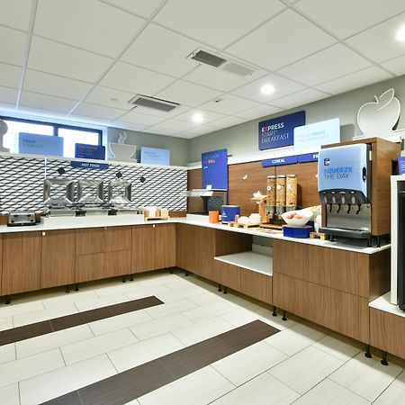 Holiday Inn Express Staten Island West, An Ihg Hotel New York Exterior photo