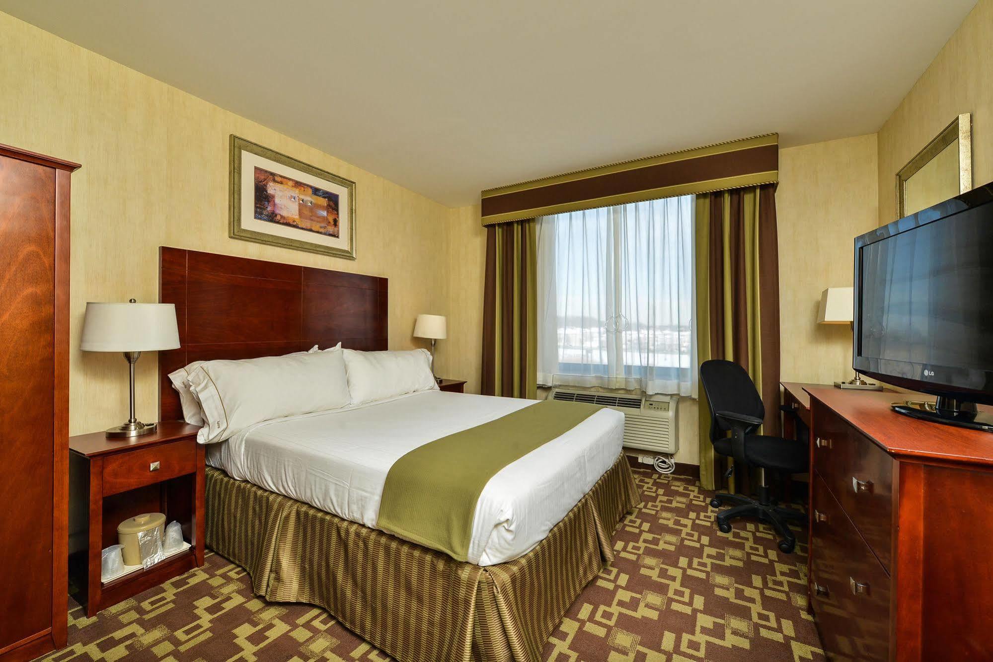 Holiday Inn Express Staten Island West, An Ihg Hotel New York Exterior photo