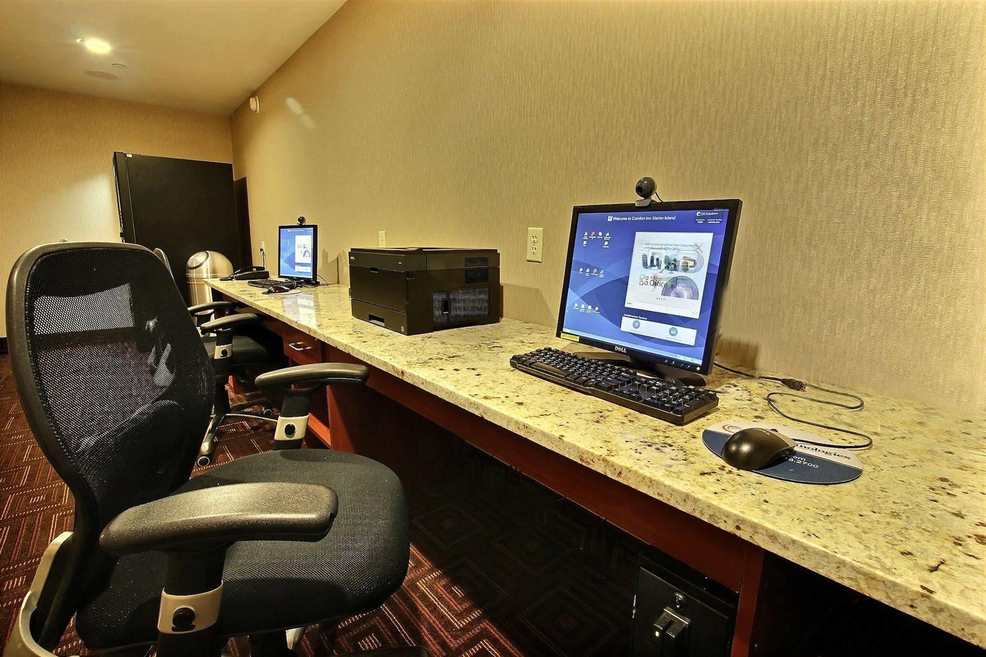 Holiday Inn Express Staten Island West, An Ihg Hotel New York Exterior photo